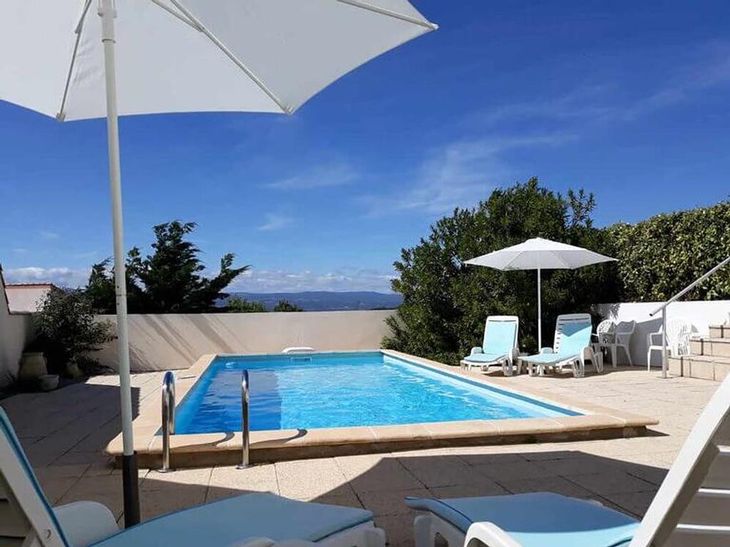 Wisseldag = ZATERDAG Luxe royale 2-6-persoons gelijkvloerse woning/type bungalowverwarmd privé zwembad periode 12/4 - 4/105x Airco (woonkamer, hal en slaapkamers)Nieuwe keuken + 2 nieuwe badkamers + nieuw toiletnw. grote televisie + nieuwe bedden (2 elektr.verstelbaar)Huisdieren niet toegestaanLaadpaal elektr. auto aanwezig
Deze villa is beschikbaar vanaf 5 oktober a.s. á € 825 p.wk.Desgewenst: Gebruik van het verwarmde privé zwembad á € 75 p.wk.Alle weken hiervoor zijn reeds verhuurd.
Huurprijzen Villa Annabelle